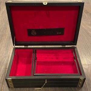 Shields Elegant Black and Red Jewelry Box 2:11